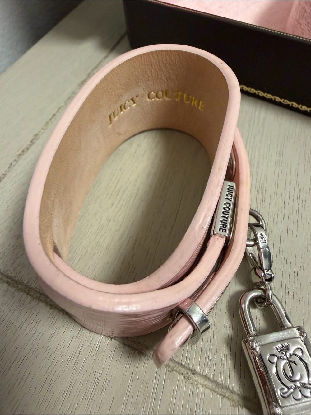 Juicy Couture Pink Patent Leather Choker Collar Cuff Padlock Bracelet in box Y2K - Picture 2 of 9